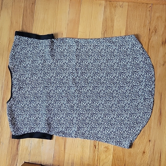 Express Cold Shoulder Blouse - Picture 7 of 7